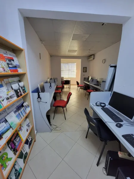 Tirane, jap me qera zyre Kati 1, 126 m² 1.200 € (blloku)