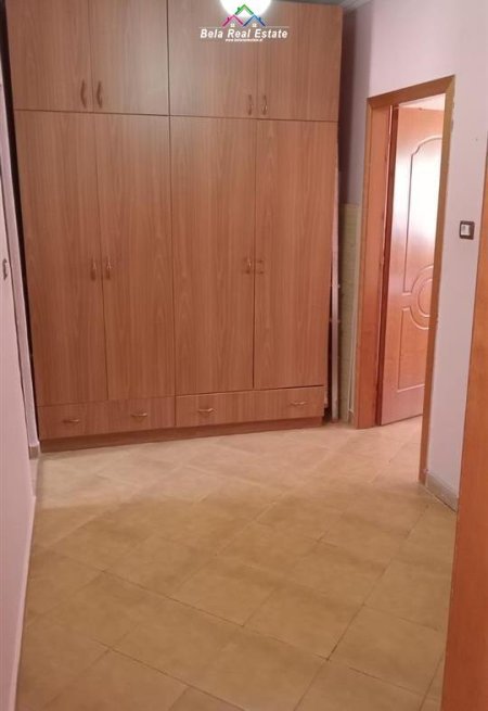 Tirane, jepet me qera apartament 1+1+Ballkon Kati 2, 55 m² 400 € (varrii bamit)