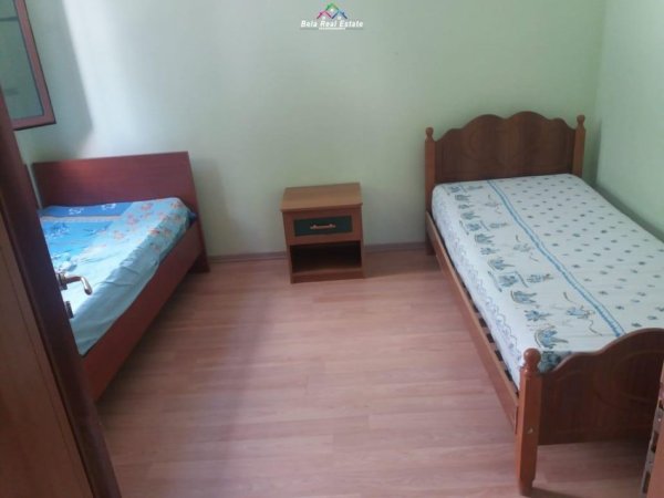 Tirane, jepet me qera Vile 2+1 Kati 2, 60 m² 300 € (vilat gjermane)