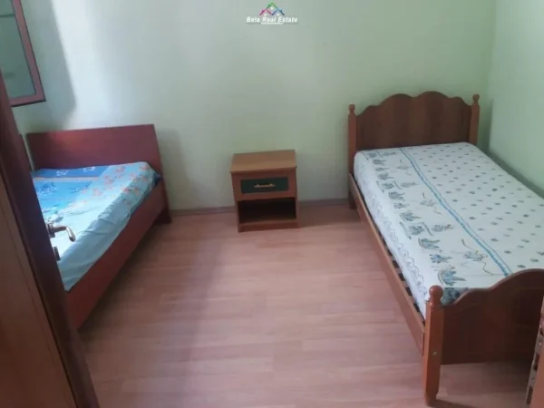 Tirane, jepet me qera Vile 2+1 Kati 2, 60 m² 300 € (vilat gjermane)