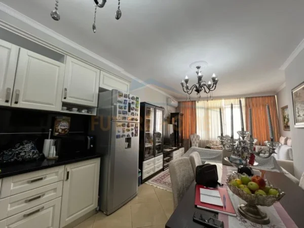 Tirane, Shitet, apartament 3+1 Kati 7, 141 m² 170.000 € (unaza e re)