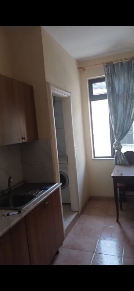 Tirane, jepet me qera apartament 1+1 Kati 2, 40 m² 258 € (Kinostudio)
