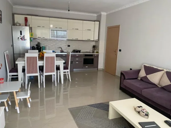 Tirane, jepet me qera apartament 2+1+Ballkon Kati 7, 105 m² 450 € (Astir,sa kalon BarArtistin afer lulishtes)