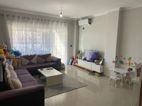 Tirane, jepet me qera apartament 2+1+Ballkon Kati 7, 105 m² 450 € (Astir,sa kalon BarArtistin afer lulishtes)