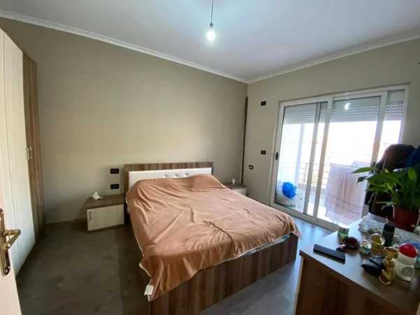 Tirane, jepet me qera apartament 2+1+Ballkon Kati 7, 105 m² 450 € (Astir,sa kalon BarArtistin afer lulishtes)