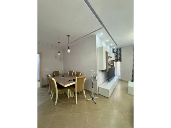 Tirane, jepet me qera apartament 2+1 Kati 2, 450 € (FRESK)