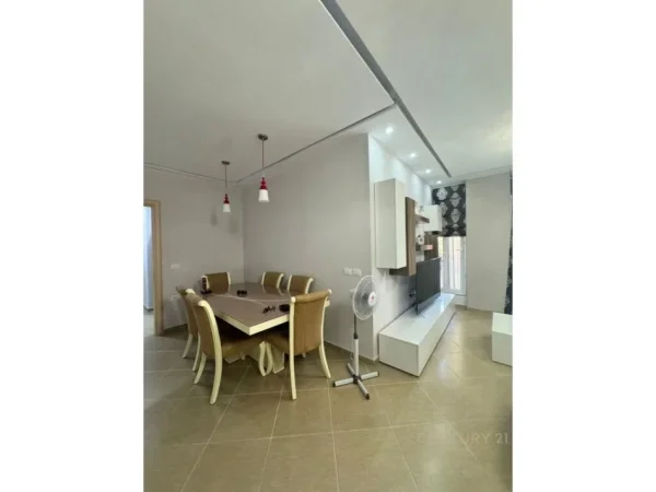 Tirane, jepet me qera apartament 2+1 Kati 2, 450 € (FRESK)