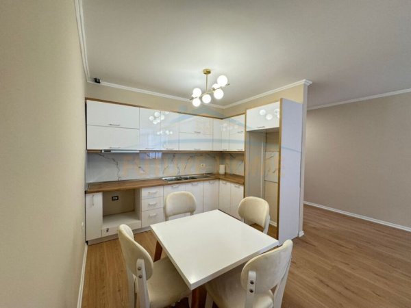 Shqiperi, shes apartament 2+1+Ballkon Kati 7, 103 m² 126.000 € (rruga mikel maruli . astir)