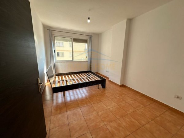 Tirane, shes apartament 2+1+Ballkon Kati 5, 92 m² 115.000 € (bulevardi kasharit . astir)