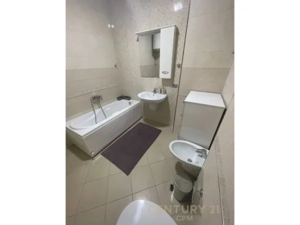Tirane, jepet me qera apartament 2+1 , 89 m² 550 € (Rr:DIBRES)