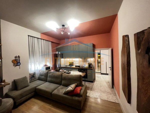 Tirane, shes apartament 1+1+Ballkon Kati 2, 47 m² 125.000 € (pazari i ri)