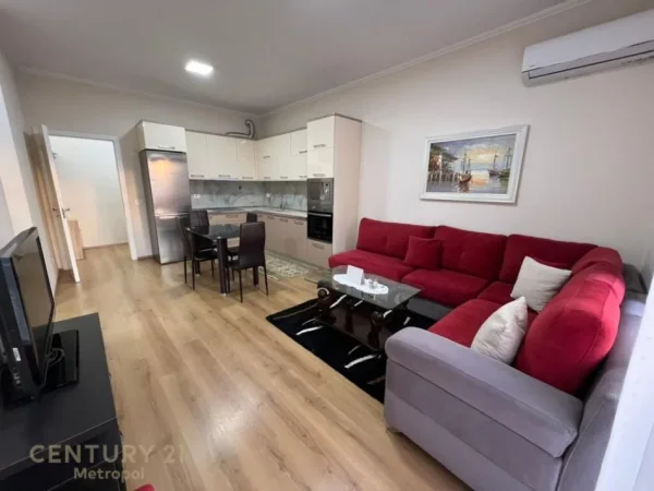 Tirane, jepet me qera apartament 2+1 Kati 3, 111 m² 600 € (FUSHA E AVIACIONIT)