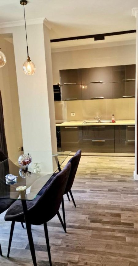 Tirane, shitet apartament 2+1 , 102 m² (Liqeni)