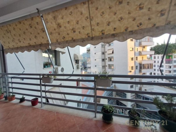 Tirane, jepet me qera apartament 2+1 Kati 5, 81 m² 600 € (ZOGU I ZI)