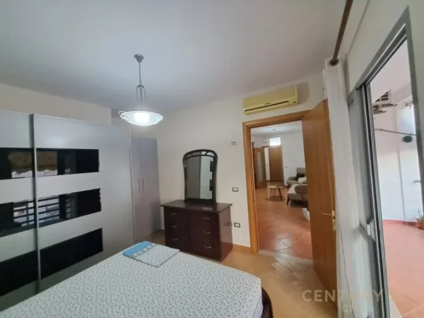 Tirane, jepet me qera apartament 2+1 Kati 5, 81 m² 600 € (ZOGU I ZI)