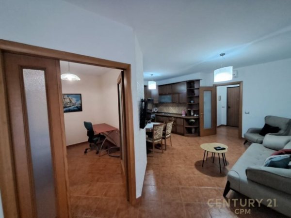 Tirane, jepet me qera apartament 2+1 Kati 5, 81 m² 600 € (ZOGU I ZI)