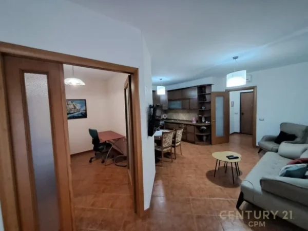 Tirane, jepet me qera apartament 2+1 Kati 5, 81 m² 600 € (ZOGU I ZI)