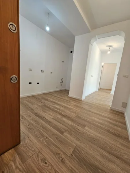 Tirane, shitet apartament 1+1 Kati 3, 61 m² 136.000 € (Shkolla e Baletit)