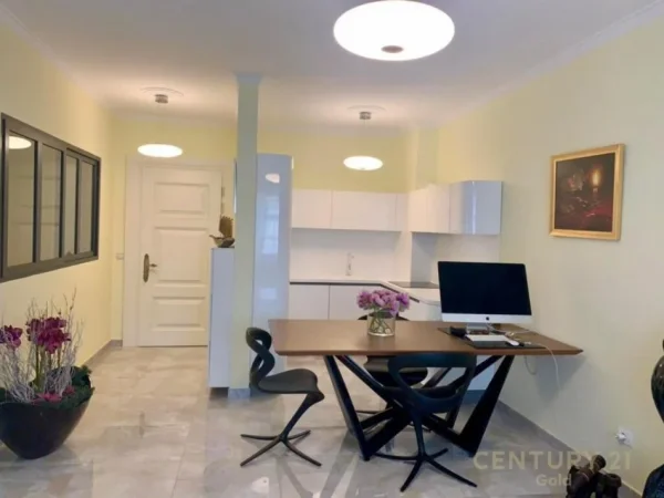 Tirane, jepet me qera apartament 2+1 , 73 m² 600 € (ISH PARKU)