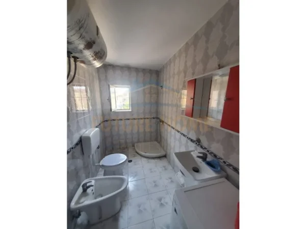 Tirane, jepet me qera apartament 2+1 Kati 5, 78 m² 400 € (Ali Demi)