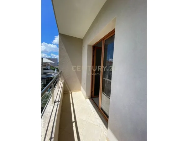 Tirane, jepet me qera 3+1+Ballkon Kati 3, 103 m² 500 € (SADIK PETRELA) PERBALLE VENUE