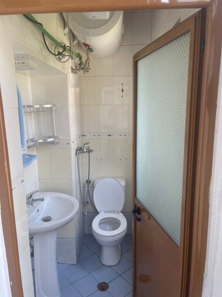 Tirane, jepet me qera garsonier 1+1 Kati 3, 40 m² 350 € (Stadiumi Dinamo)