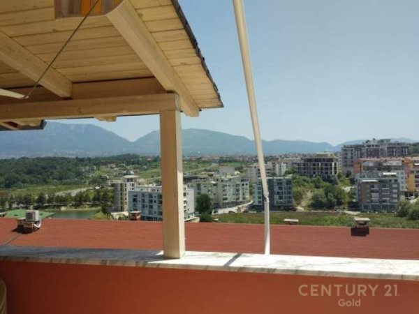 Tirane, jepet me qera apartament duplex Dublex Kati 4, 120 m² 450 € (LIQENI THATE)