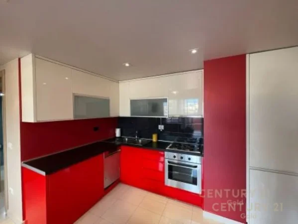 Tirane, jepet me qera apartament duplex Dublex Kati 4, 120 m² 450 € (LIQENI THATE)