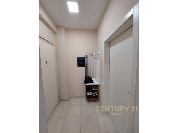 Tirane, jepet me qera apartament 1+1 Kati 7, 84 m² 600 € (PARKU OLIMPIK)
