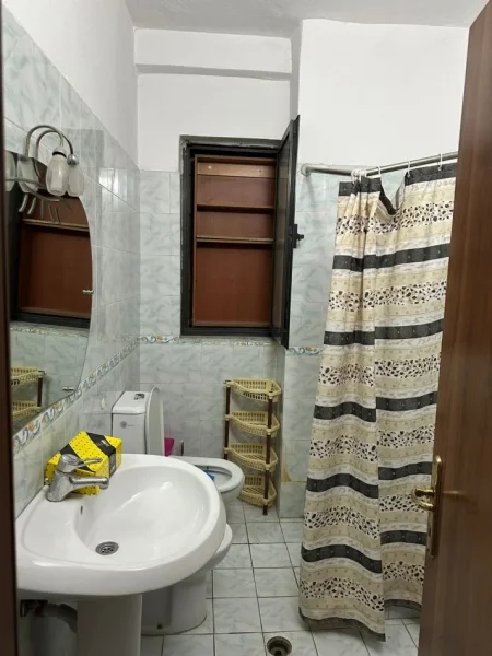 Tirane, jepet me qera apartament 1+1 Kati 7, 74 m² 450 € (Stacioni i trenit)