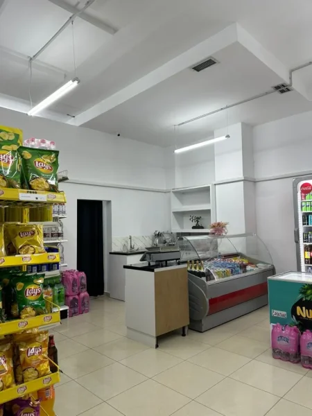 Tirane, jepet me qera ambjent biznesi Kati 0, 150 m² 850 € (Brryl)