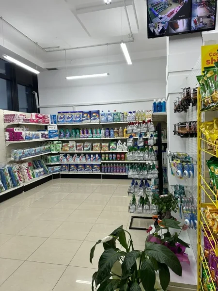 Tirane, jepet me qera ambjent biznesi Kati 0, 150 m² 850 € (Brryl)