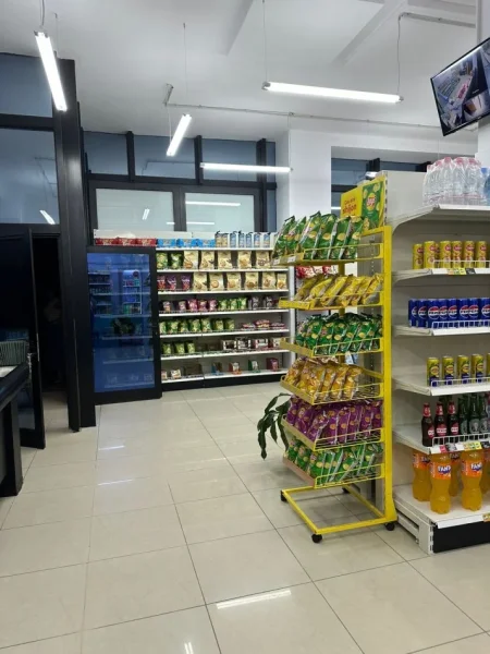 Tirane, jepet me qera ambjent biznesi Kati 0, 150 m² 850 € (Brryl)