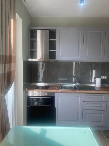 Tirane, jepet me qera apartament 1+1 Kati 4, 60 m² 500 € (VASIL SHANTO)