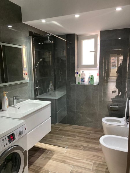 Tirane, jepet me qera apartament 1+1 Kati 4, 60 m² 500 € (VASIL SHANTO)