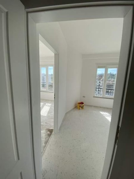 Tirane, jepet me qera apartament 1+1+BLK Kati 6, 55 m² 350 Euro (Tom plezha)