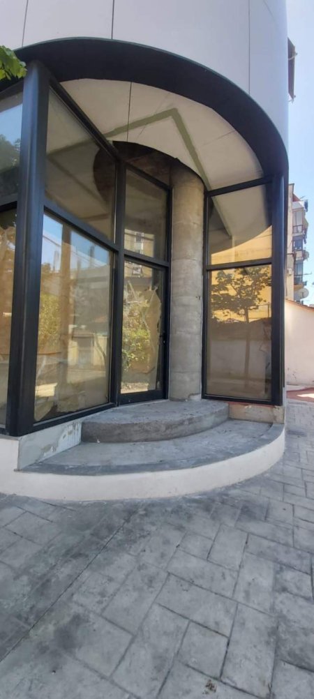 Tirane, jap me qera ambjent biznesi Kati 0, 170 m² 1.400 Euro (Rruga Nikolla Lena)