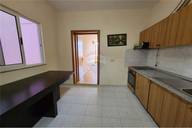 Tirane, shitet apartament 3+1 Kati 2, 105 m² 124000 Euro (Rruga 4 Deshmoret)