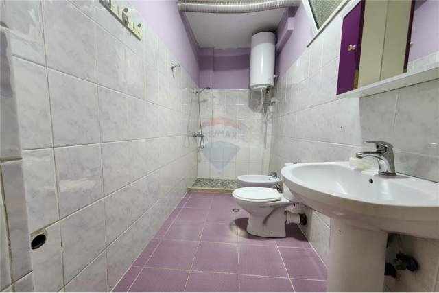 Tirane, shitet apartament 3+1 Kati 2, 105 m² 124000 Euro (Rruga 4 Deshmoret)