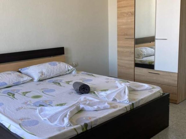 Tirane, jepet me qera apartament 4+1+BLK Kati 4, 130 m² 500 Euro (vace zela)
