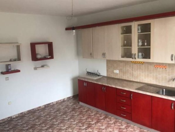 Tirane, jepet me qera apartament 4+1+BLK Kati 4, 130 m² 500 Euro (vace zela)