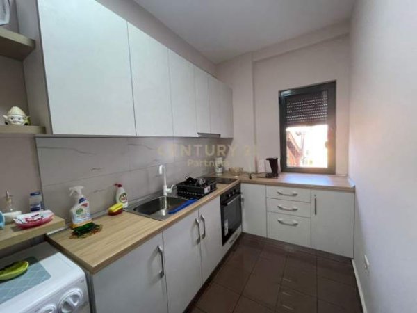 Tirane, jap me qera apartament 1+1+BLK Kati 3, 75 m² 450 Euro (rruga kavajes)