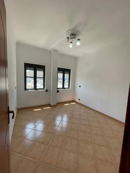 Tirane, jepet me qera apartament 3+1+BLK Kati 2, 140 m² 50.000 Leke (astir)