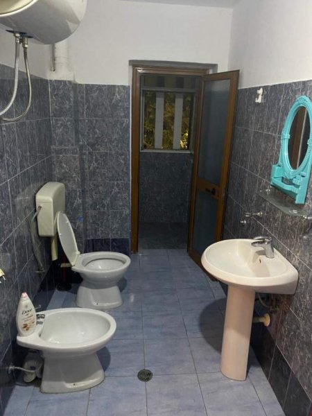 Tirane, ofert apartament 2+1+BLK Kati 3, 70 m² 400 Euro (ish stacioni i fundit i tiranes se re)