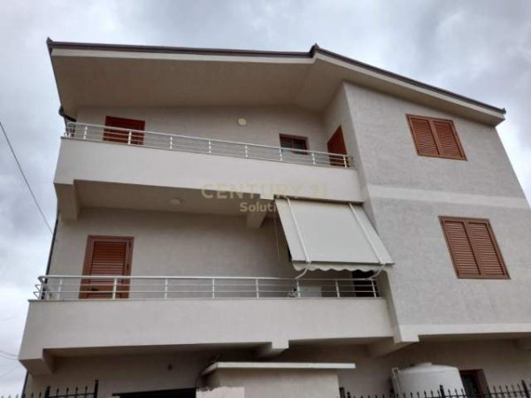 Tirane, ofert Vile 1+1+A+BLK Kati 3, 120 m² 450 Euro (vilat gjermane)