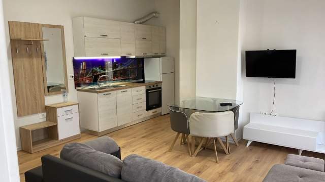 Tirane, jepet me qera apartament 1+1+BLK Kati 1, 55 m² 400 Euro (Rruga Muhamed Gjollesha)