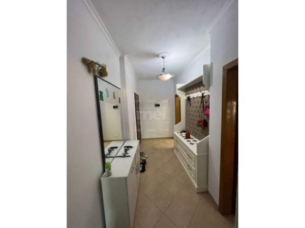 Tirane, jepet me qera apartament 110 m² 450 Euro (Don Bosko)