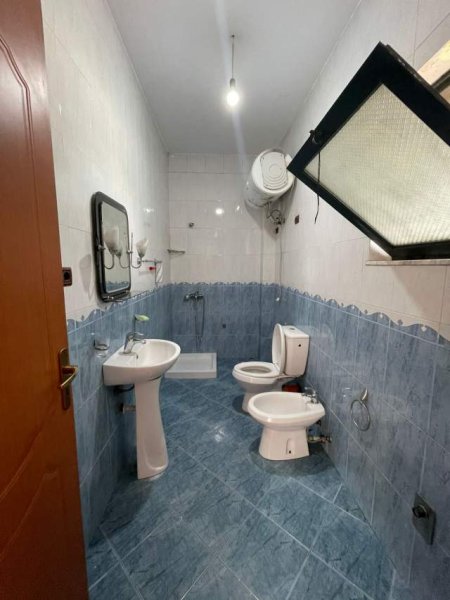 Tirane, jepet me qera apartament 3+1+BLK Kati 2, 140 m² 50.000 Leke (teodor keko)
