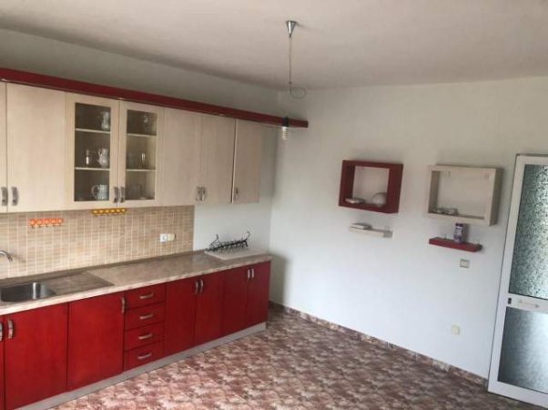 Tirane, jepet me qera apartament 4+1 Kati 4, 500 Euro (rruga vace zela)