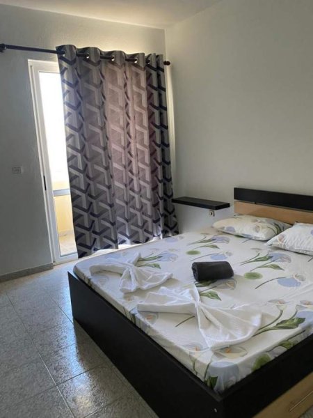Tirane, jepet me qera apartament 4+1+BLK Kati 4, 130 m² 500 Euro (vace zela)